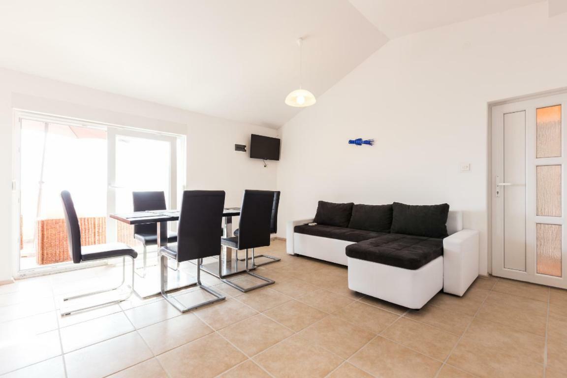 Apartmani Filip Мандре Экстерьер фото